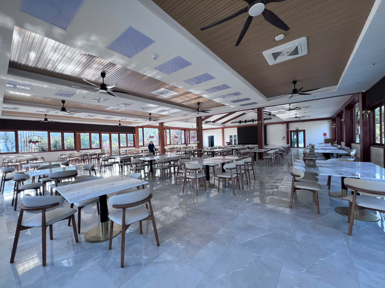 Cung cấp thiết bị, vật tư tại nhà hàng, khách sạn Việt Nam