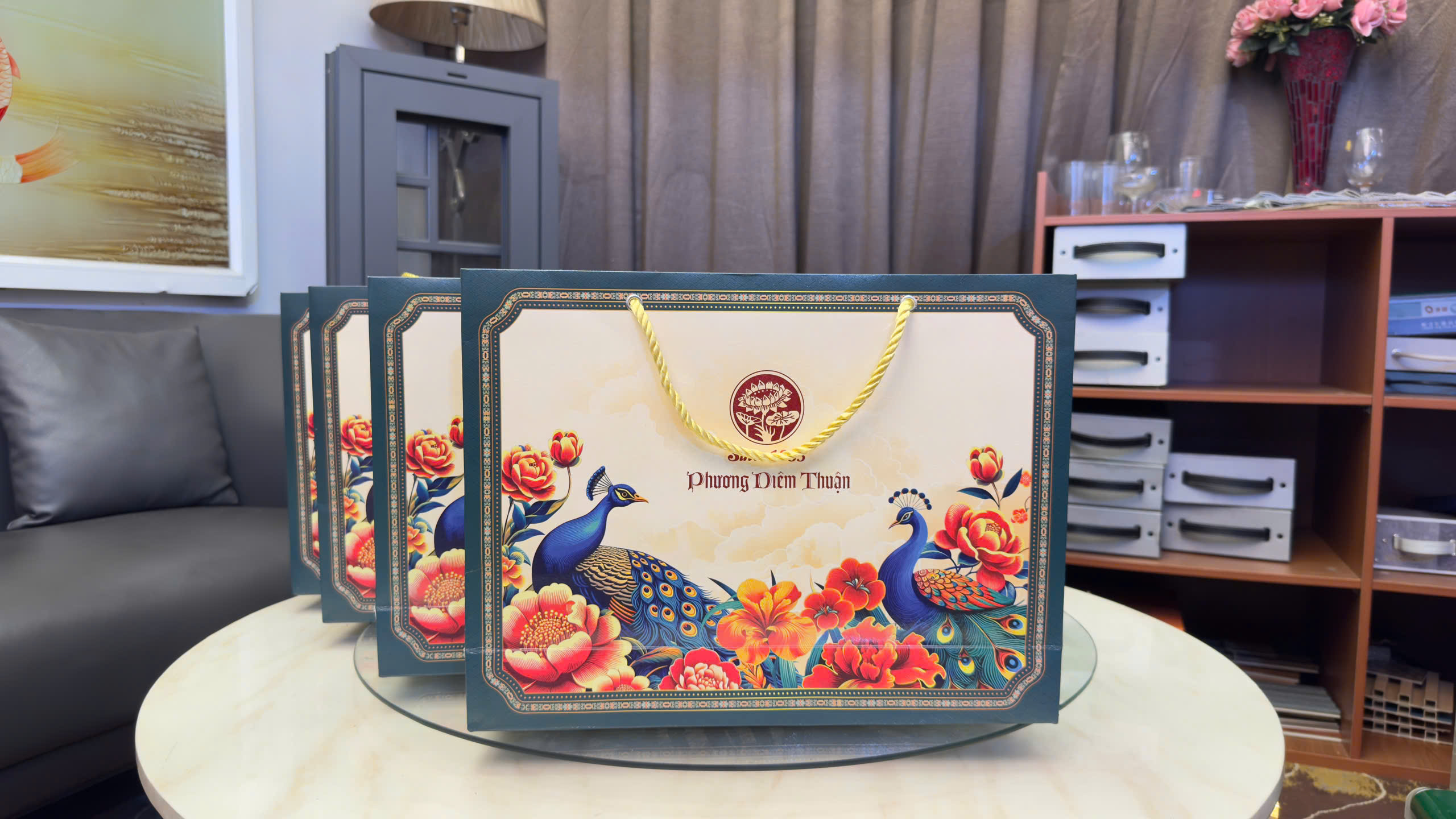 Tặng bánh Trung Thu cho nhân viên – Văn hóa gắn kết tại Công ty Kaiwah